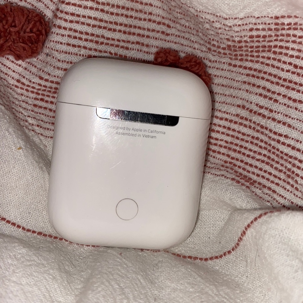 Second gen. Air pod charging case